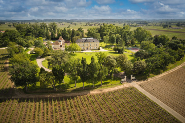 Luftaufnahme Chateau Monbousquet mit Rebflächen