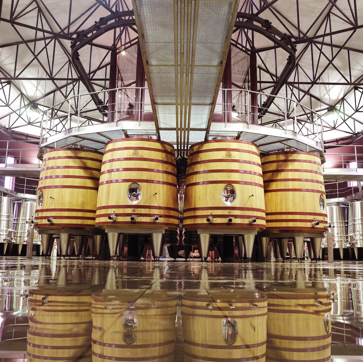 Château Malartic Lagraviere - Weinfässer